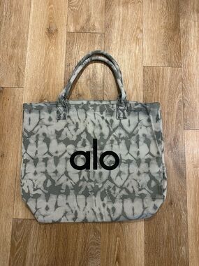 ALO Yoga Gray Shopper Tote